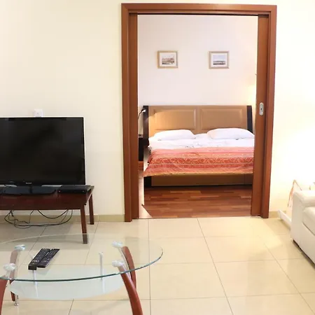 Main Street - Atelier Apartment