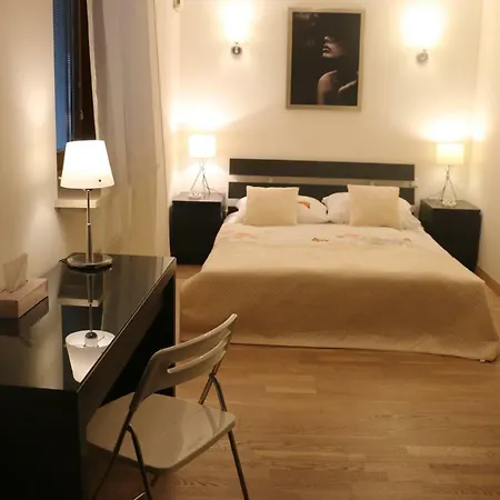 Main Street - Atelier Apartment